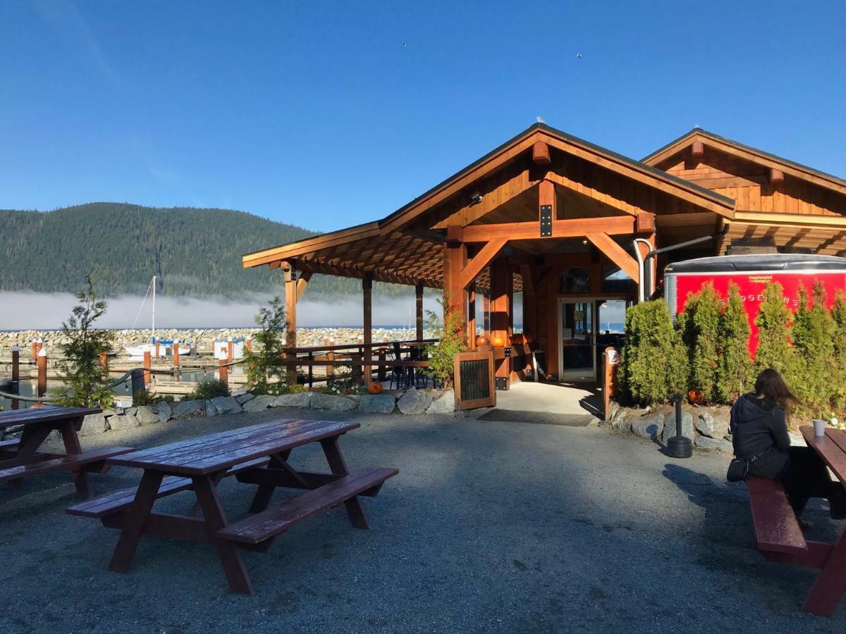 Port Renfrew Vacation Rentals Buitenkant foto